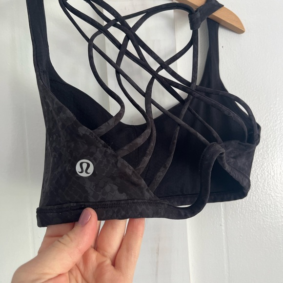 Lululemon Sports Bra size 6 - Picture 2 of 3